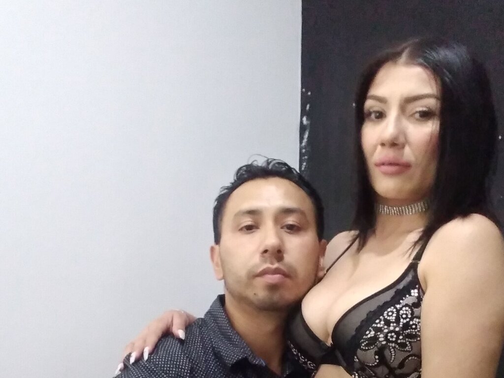 CarlosAndCecilia's live sex