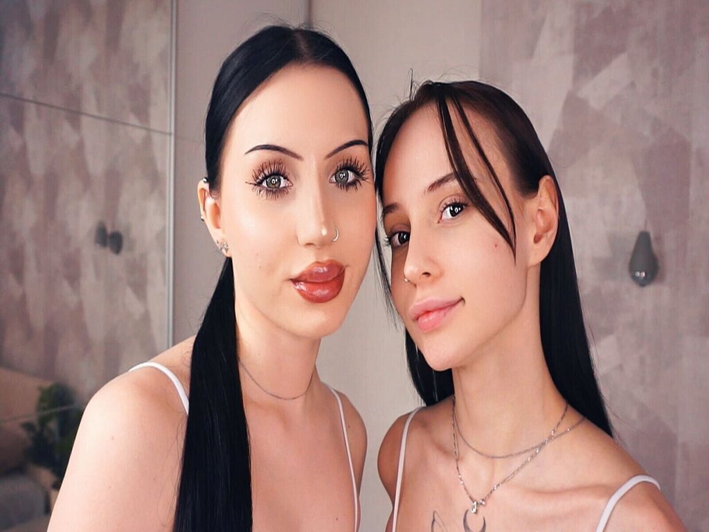 CloverAndFelica's live sex