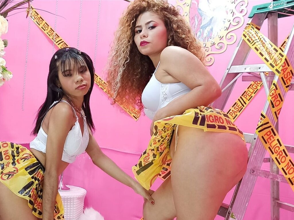 CristyAndNataly's live sex