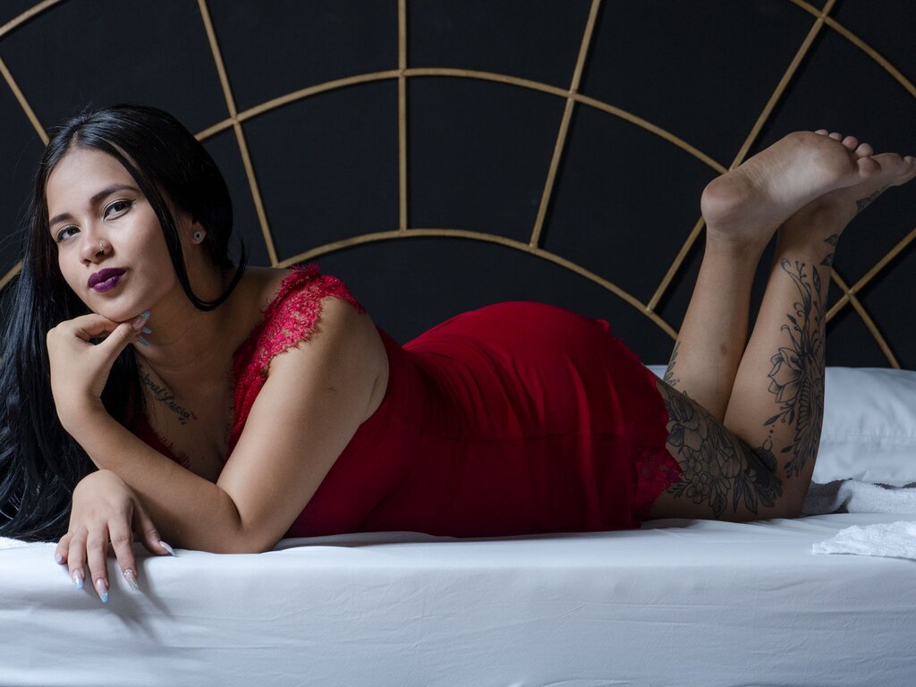 LindaCastiillo's live sex