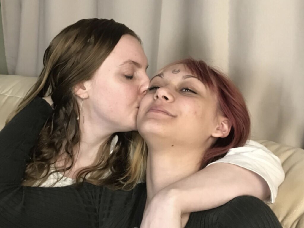 LynetAndMayda's live sex