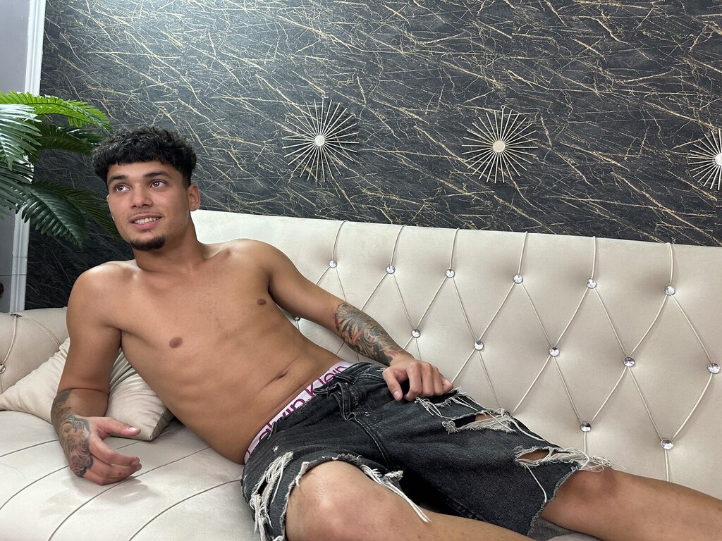 MarkosMateo's live sex