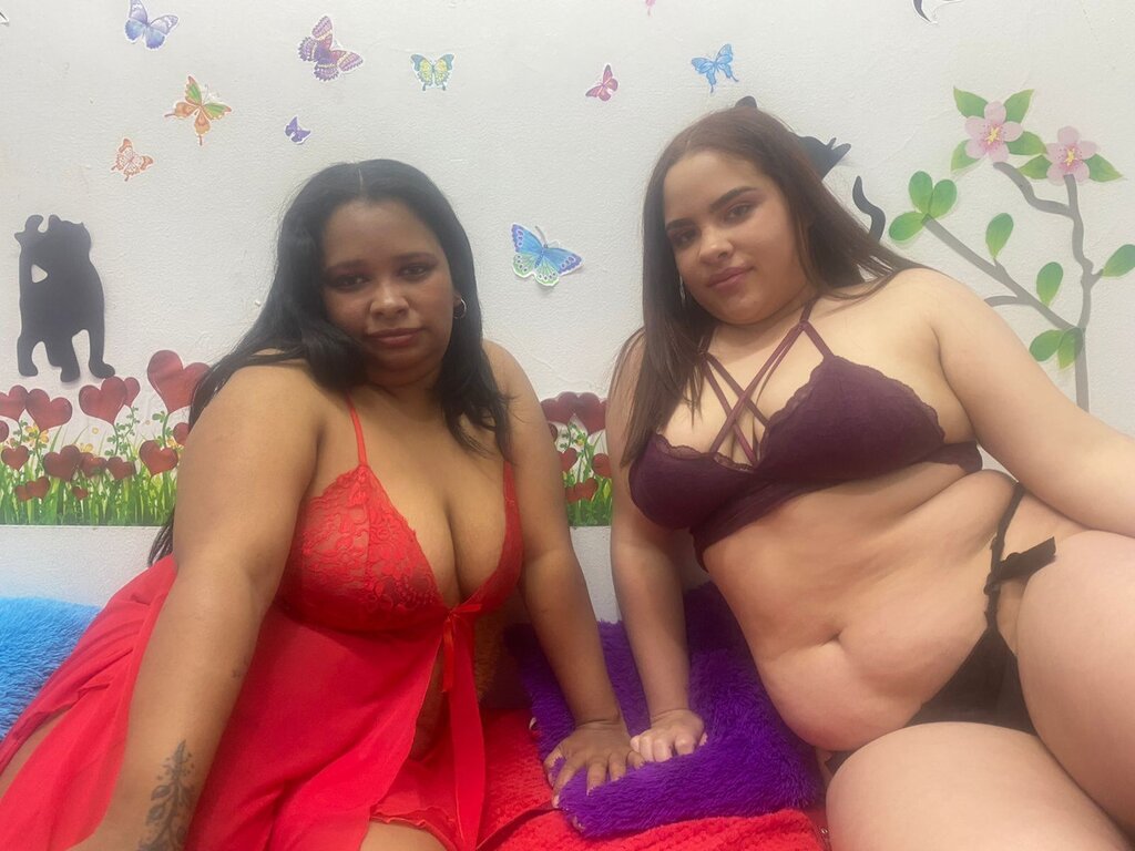 RoxyAndJessy's live sex